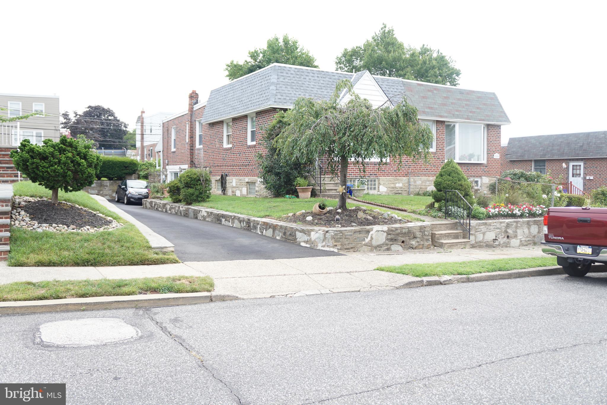 727 Colebrook Road Philadelphia, PA 19115 - Photo 1 of 25 Gallery Image 1