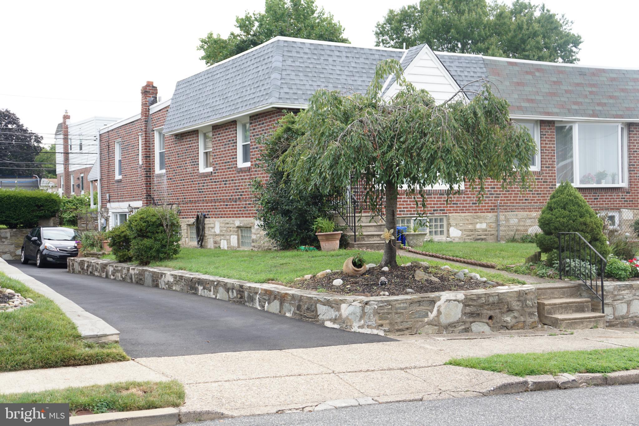 727 Colebrook Road Philadelphia, PA 19115 - Photo 2 of 25 Gallery Image 2