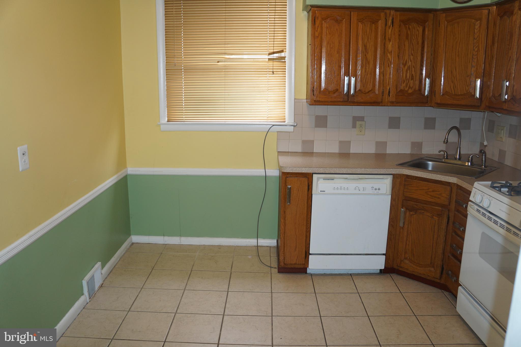 727 Colebrook Road Philadelphia, PA 19115 - Photo 11 of 25 Gallery Image 11