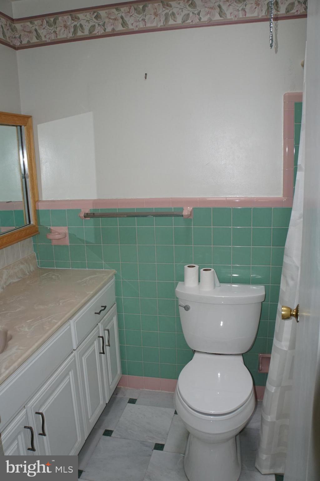 727 Colebrook Road Philadelphia, PA 19115 - Photo 15 of 25 Gallery Image 15