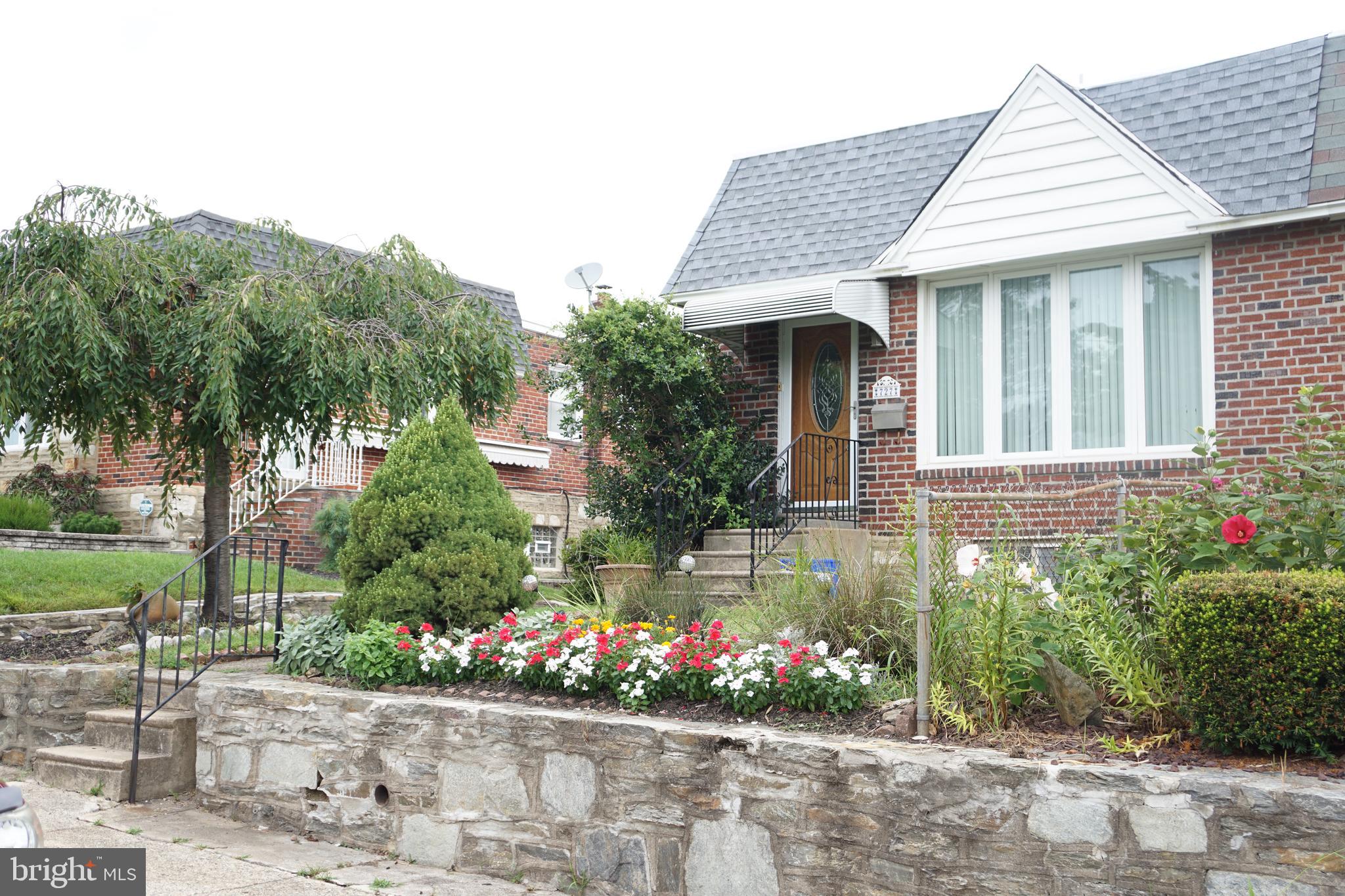 727 Colebrook Road Philadelphia, PA 19115 - Photo 3 of 25 Gallery Image 3