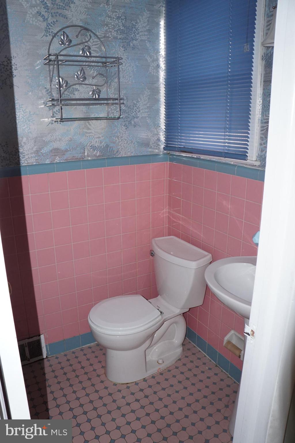 727 Colebrook Road Philadelphia, PA 19115 - Photo 22 of 25 Gallery Image 22