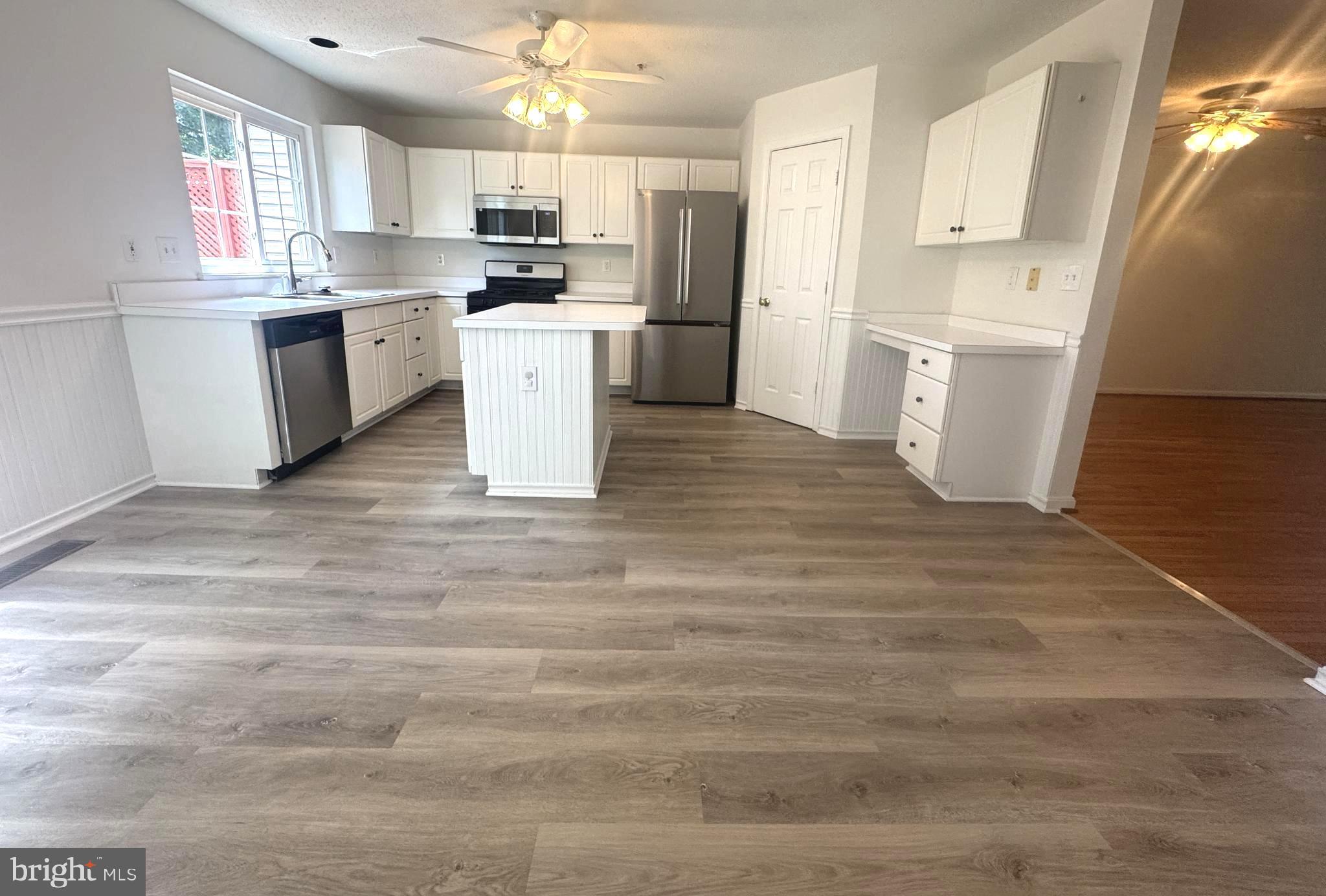 15110 Deer Valley Terrace Silver Spring, MD 20906 - Photo 15 of 32 Kitchen with island