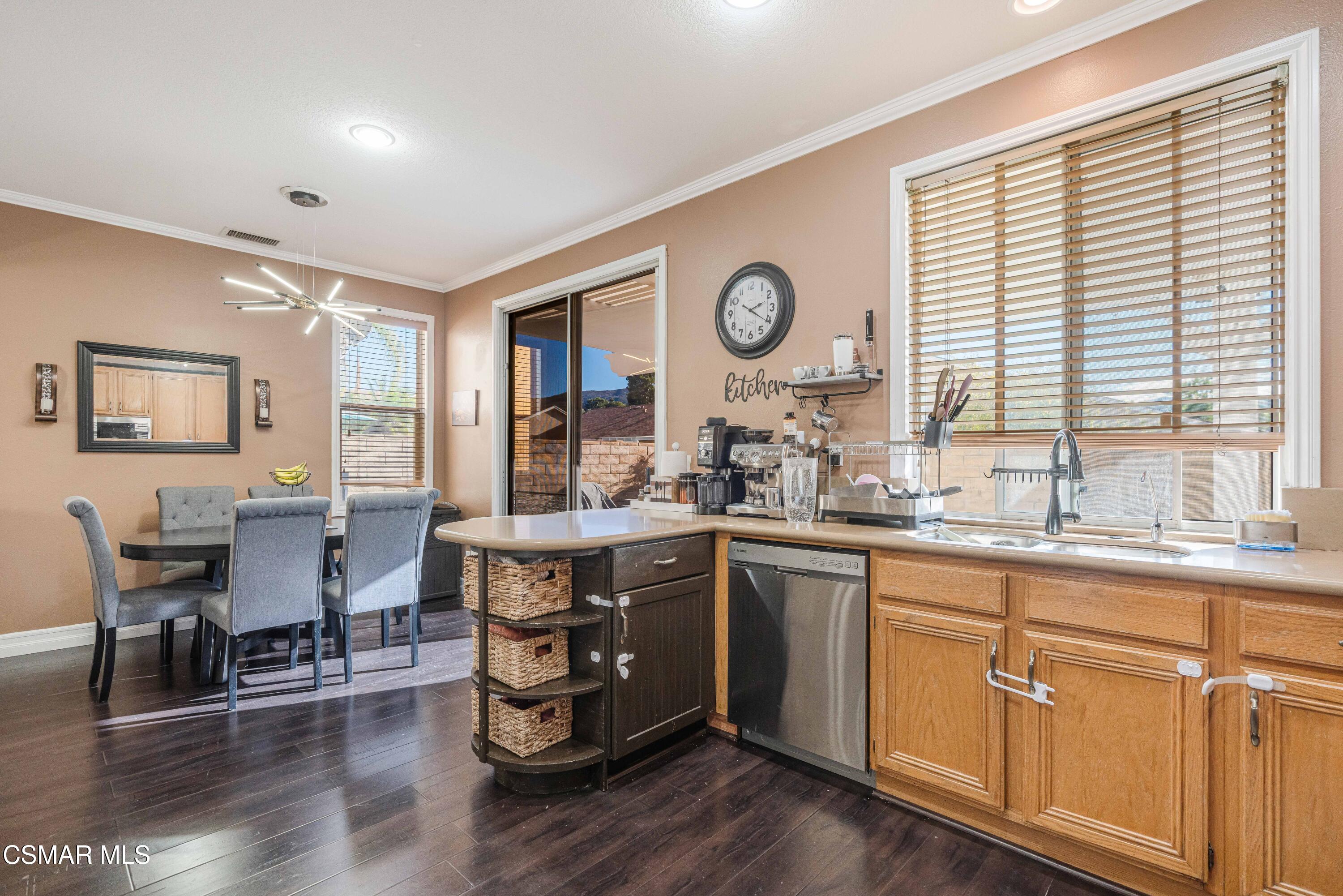 969 Roldan Avenue Simi Valley, CA 93065 - Photo 12 of 32 969 Roldan Ave, Simi Valley