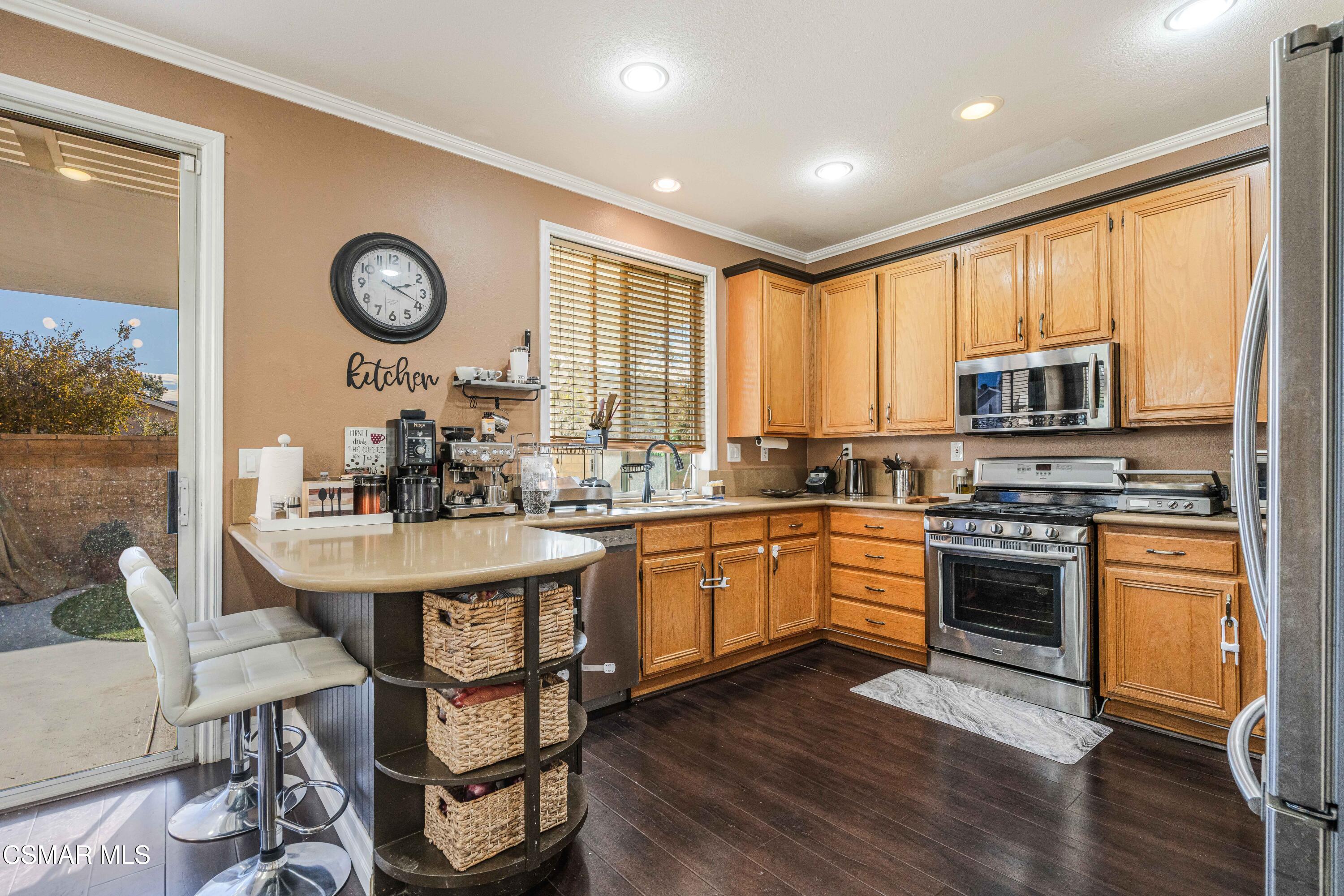 969 Roldan Avenue Simi Valley, CA 93065 - Photo 10 of 32 969 Roldan Ave, Simi Valley