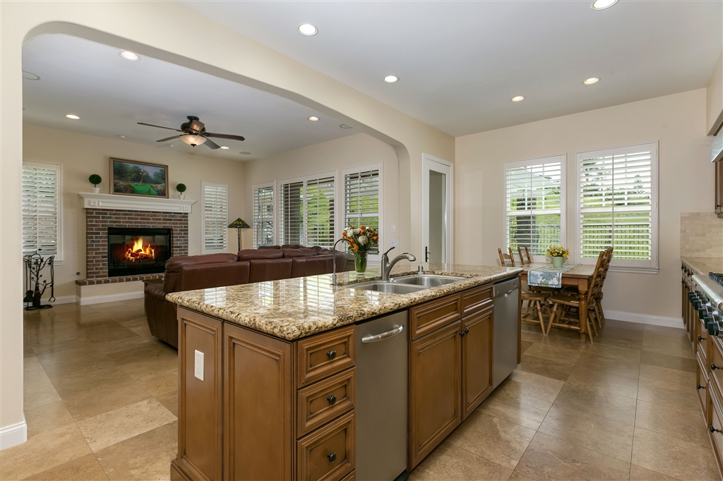 2432 Lapis Road Carlsbad, CA 92009 - Photo 4 of 25 Gallery Image 4