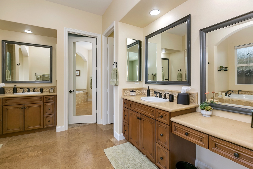 2432 Lapis Road Carlsbad, CA 92009 - Photo 7 of 25 Gallery Image 7