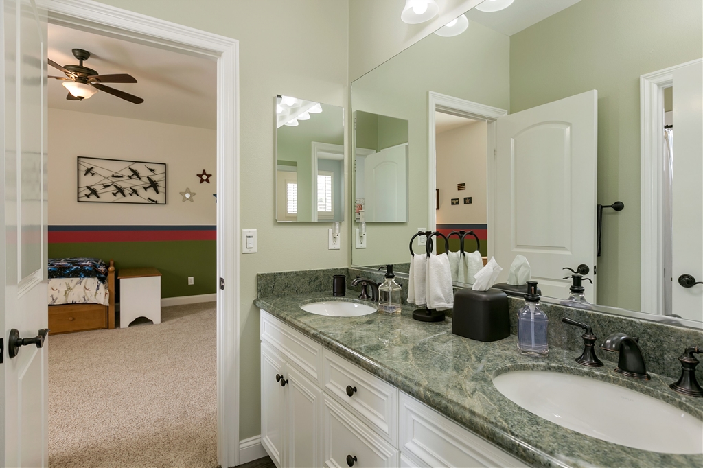 2432 Lapis Road Carlsbad, CA 92009 - Photo 10 of 25 Gallery Image 10