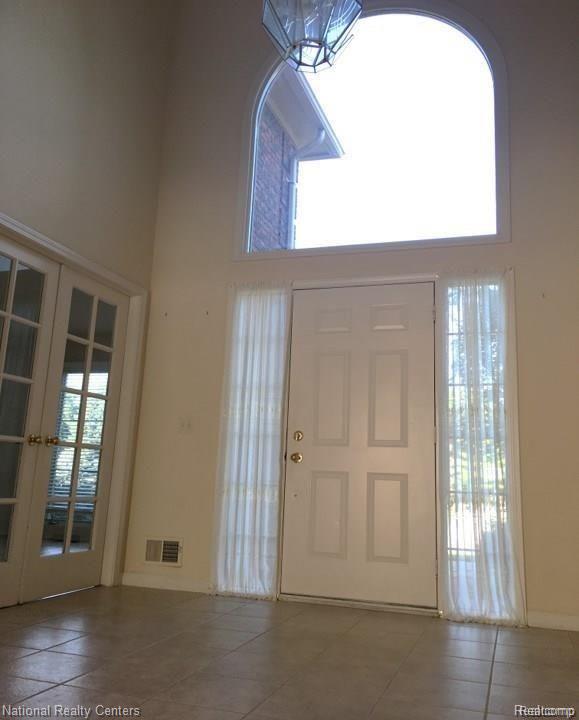 4895 Rambling Drive Troy, MI 48098 - Photo 5 of 27 5.jpg