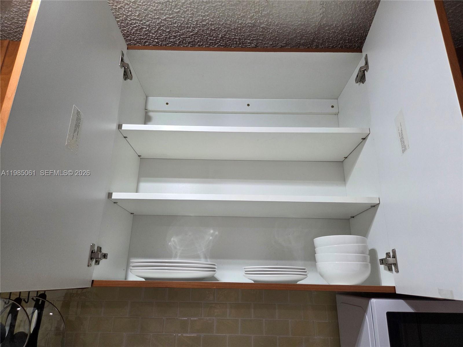 2931 Southwest 135th Avenue Miami, FL 33175 - Photo 12 of 20 a close view of cabinet