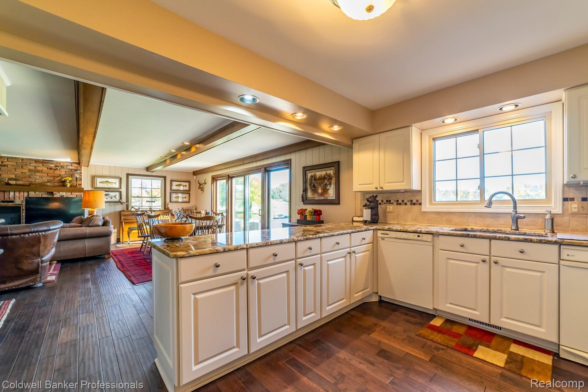 3180 Casey Road Metamora, MI 48455 - Photo 9 of 39 008-photo-dining-area-7703117.jpg