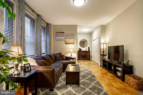 $199,900 | 250 South 13th Street, Unit 1F, Philadelphia, PA 19107