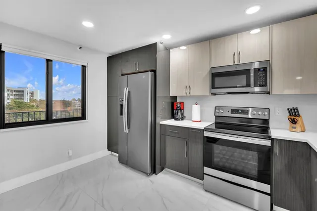 $350,000 | 2221 Cypress Island Drive, Unit 708, Pompano Beach, FL 33069