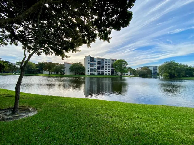 $350,000 | 2221 Cypress Island Drive, Unit 708, Pompano Beach, FL 33069