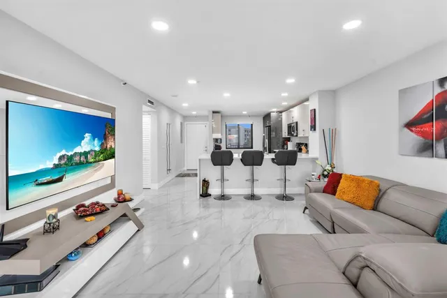 $350,000 | 2221 Cypress Island Drive, Unit 708, Pompano Beach, FL 33069