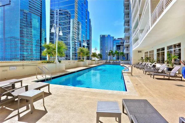 $2,800 | 1200 Brickell Bay Drive, Unit 1614, Miami, FL 33131