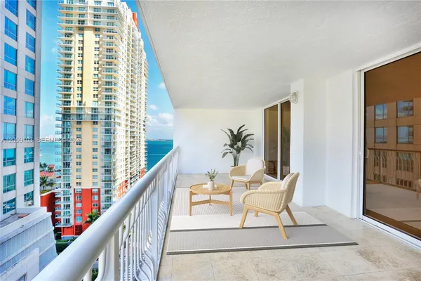 $2,800 | 1200 Brickell Bay Drive, Unit 1614, Miami, FL 33131