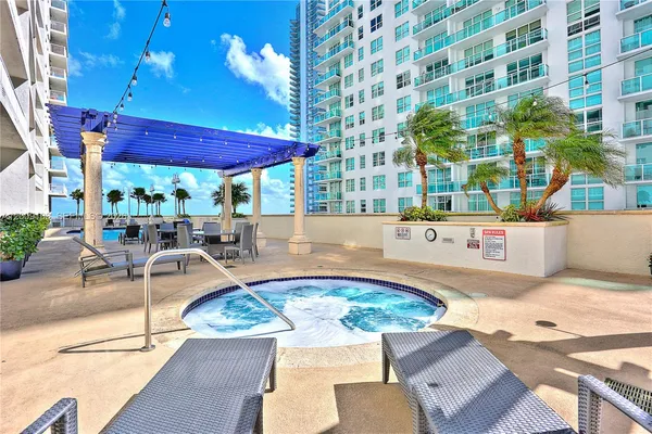 $2,800 | 1200 Brickell Bay Drive, Unit 1614, Miami, FL 33131