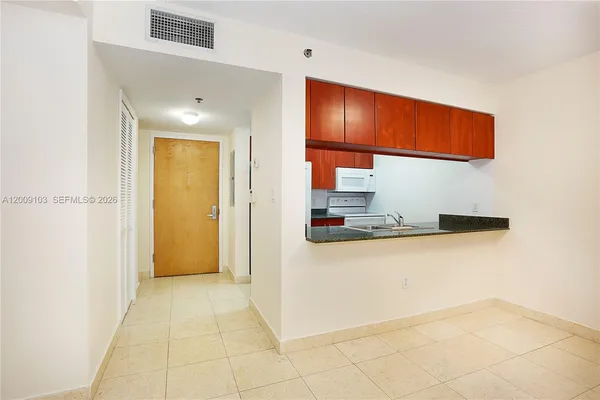 $2,800 | 1200 Brickell Bay Drive, Unit 1614, Miami, FL 33131