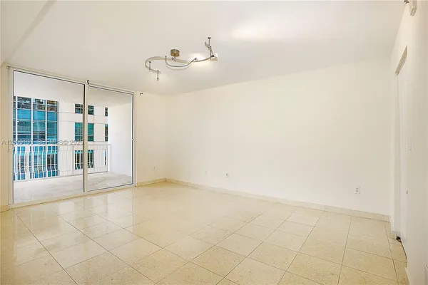 $2,800 | 1200 Brickell Bay Drive, Unit 1614, Miami, FL 33131
