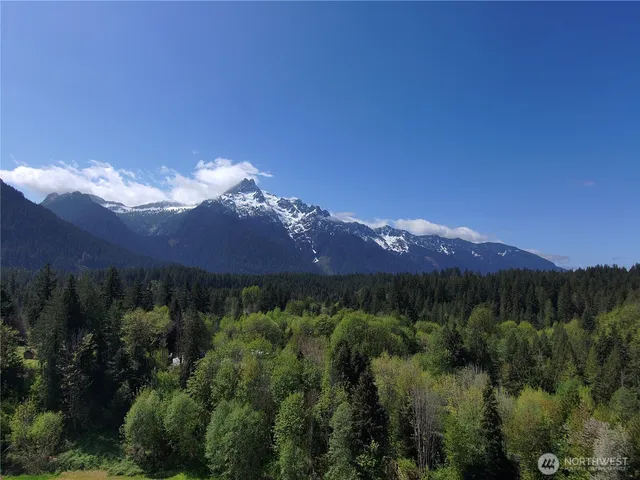 a view of a sky from a yard