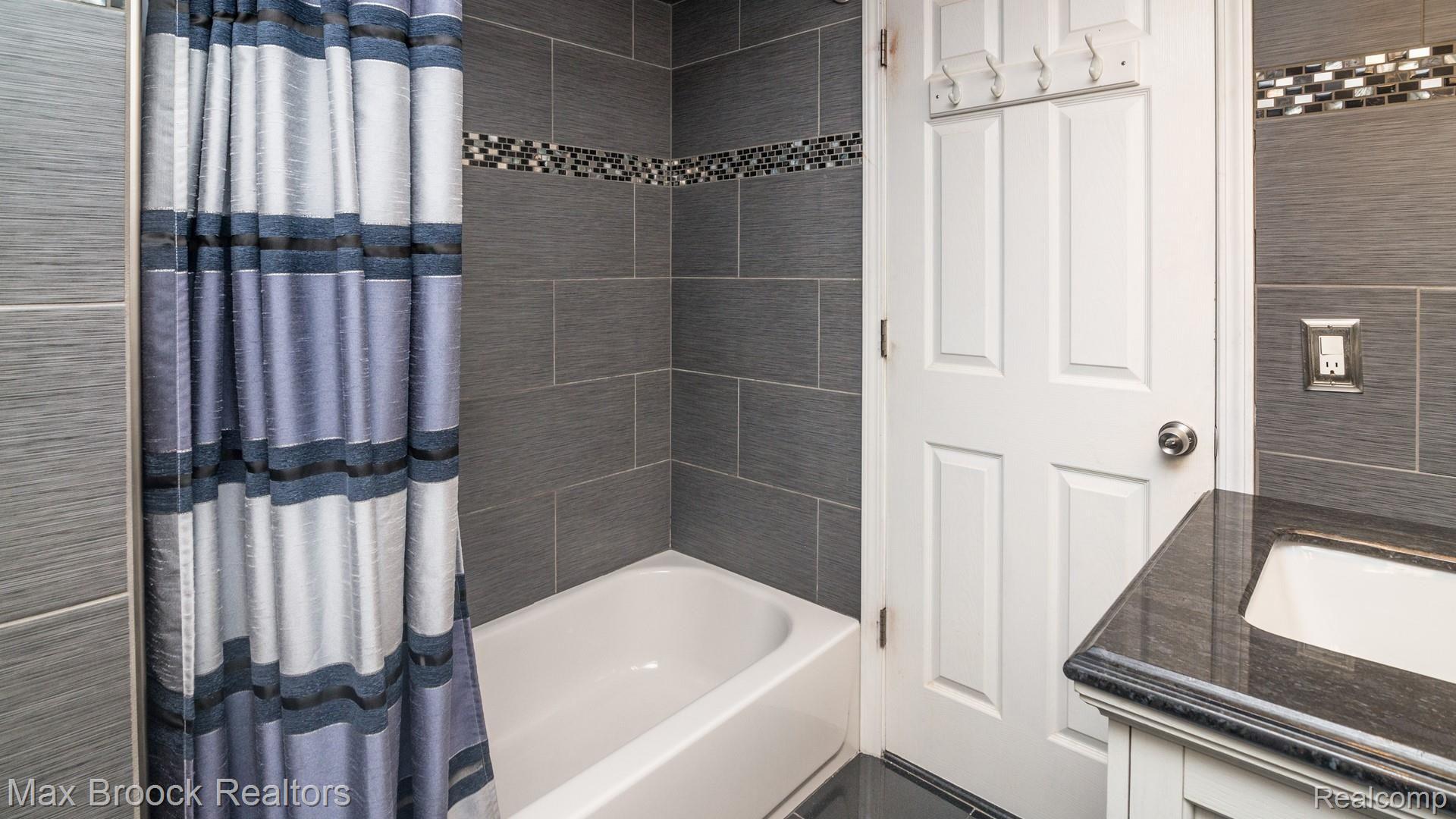 2209 Frazho Road Warren, MI 48091 - Photo 26 of 34 028_1.jpg