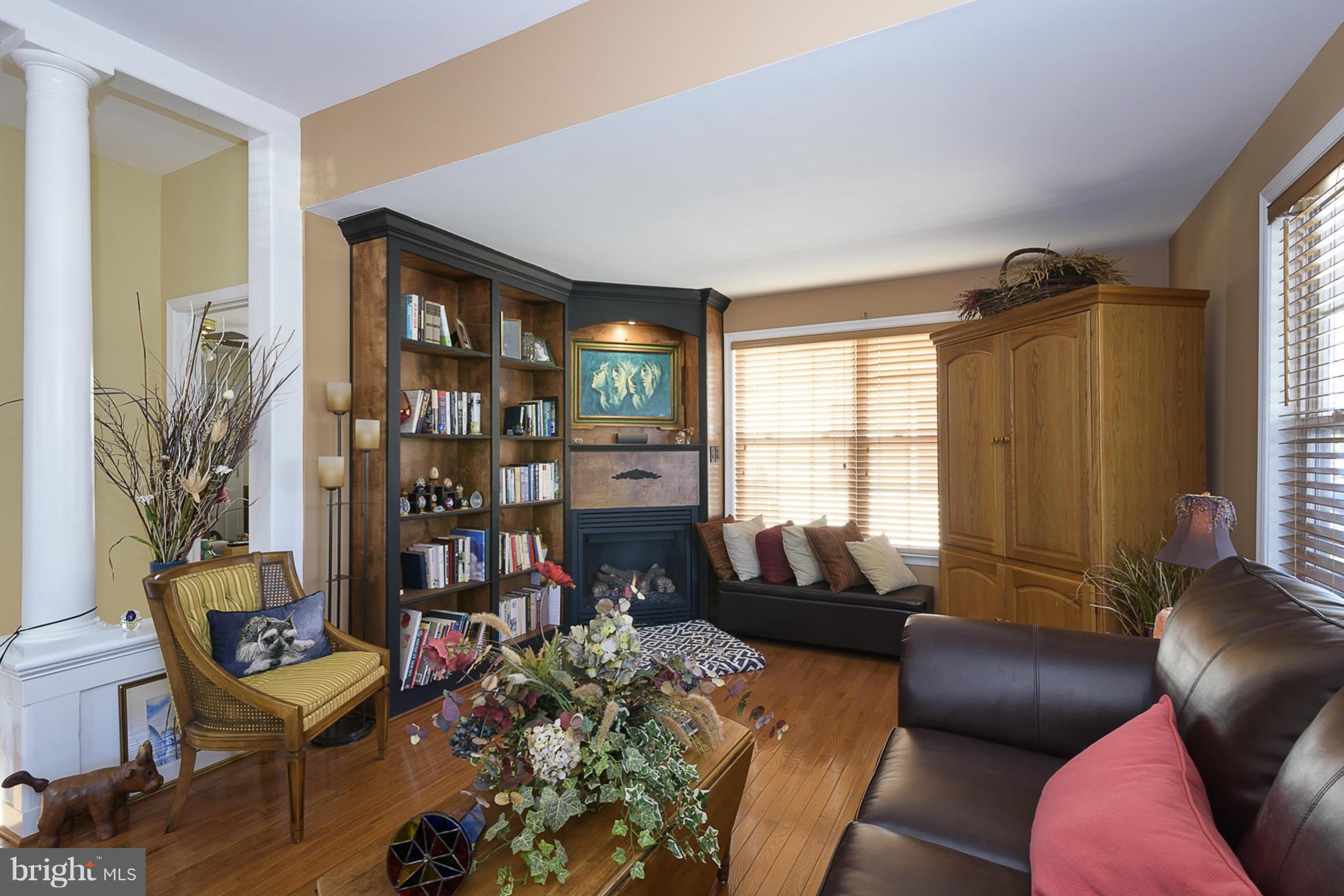248 Wanda Road Pasadena, MD 21122 - Photo 5 of 25 LIVING ROOM