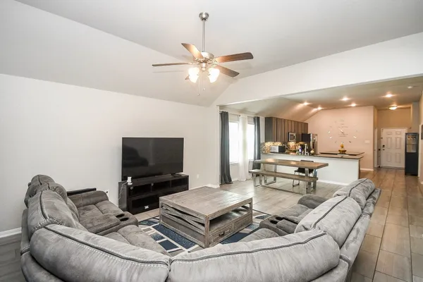 $2,250 | 12234 Chestnut Clearing Trail, Humble, TX 77346