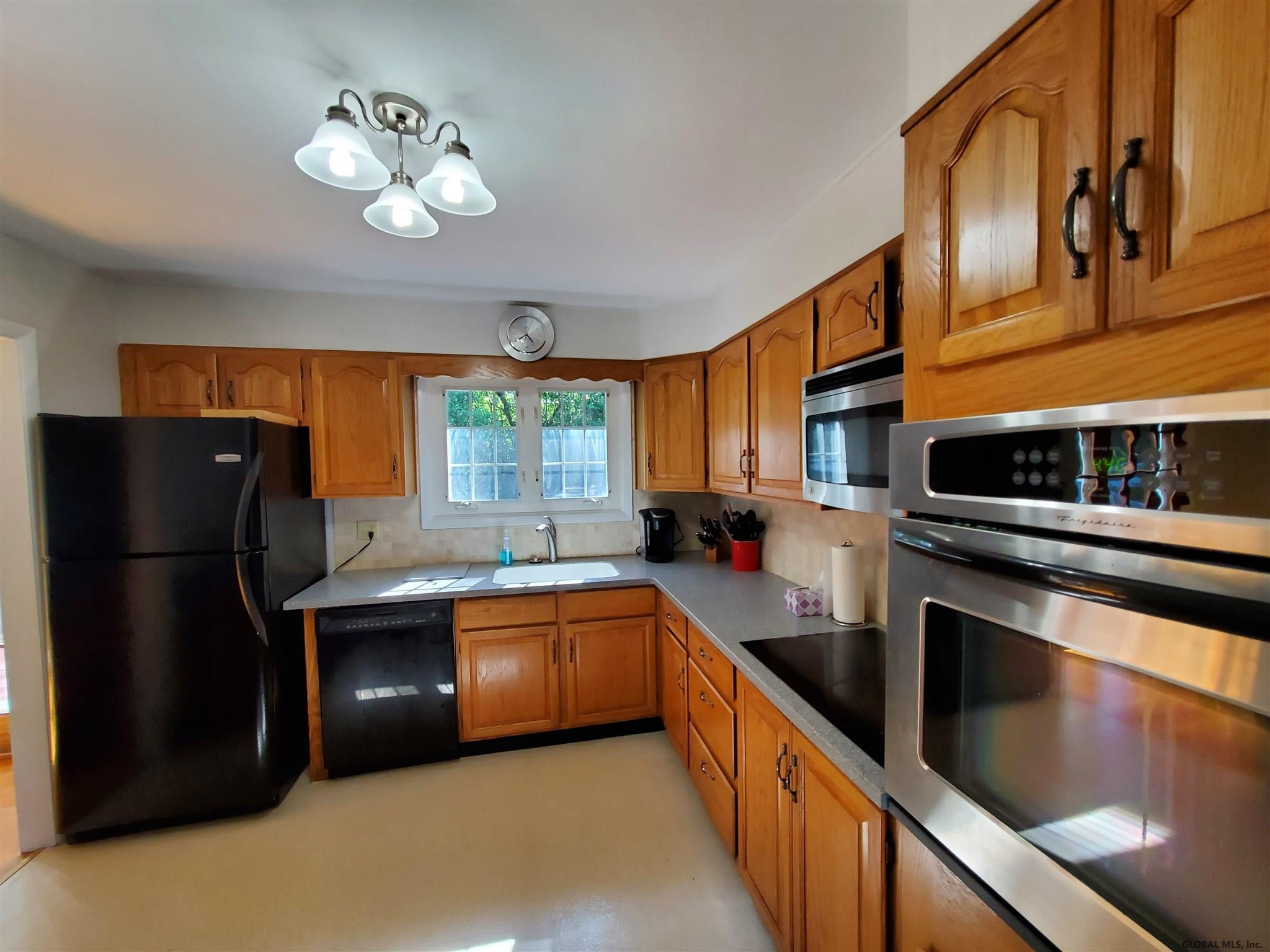 39 Carson Road Bethlehem, NY 12054 - Photo 8 of 33 Photo 9
