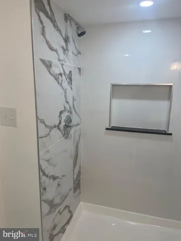 $2,450 | 823 Pontiac Avenue, Baltimore, MD 21225