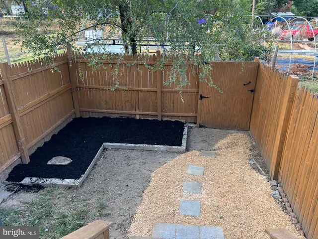 $2,450 | 823 Pontiac Avenue, Baltimore, MD 21225