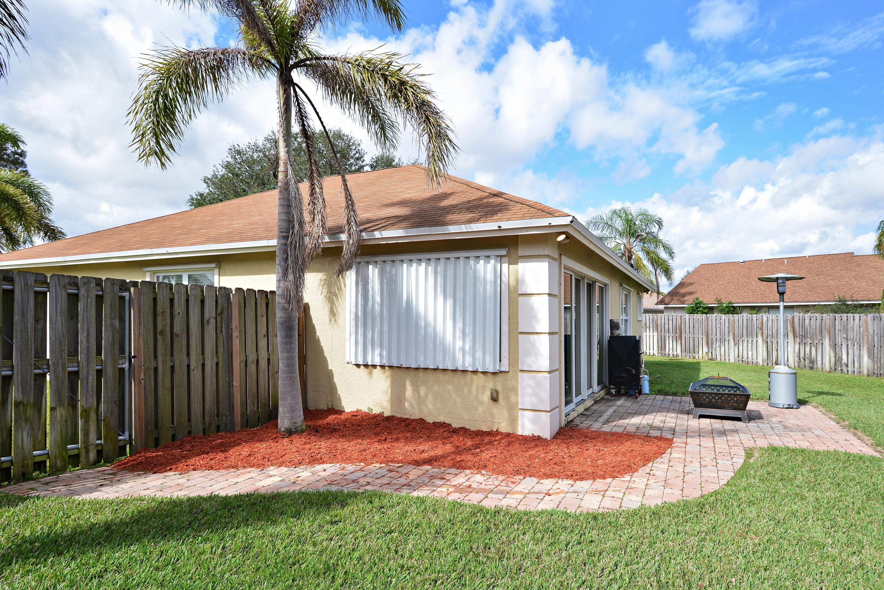 130 Raintree Trail Jupiter, FL 33458 - Photo 14 of 15 Backyard