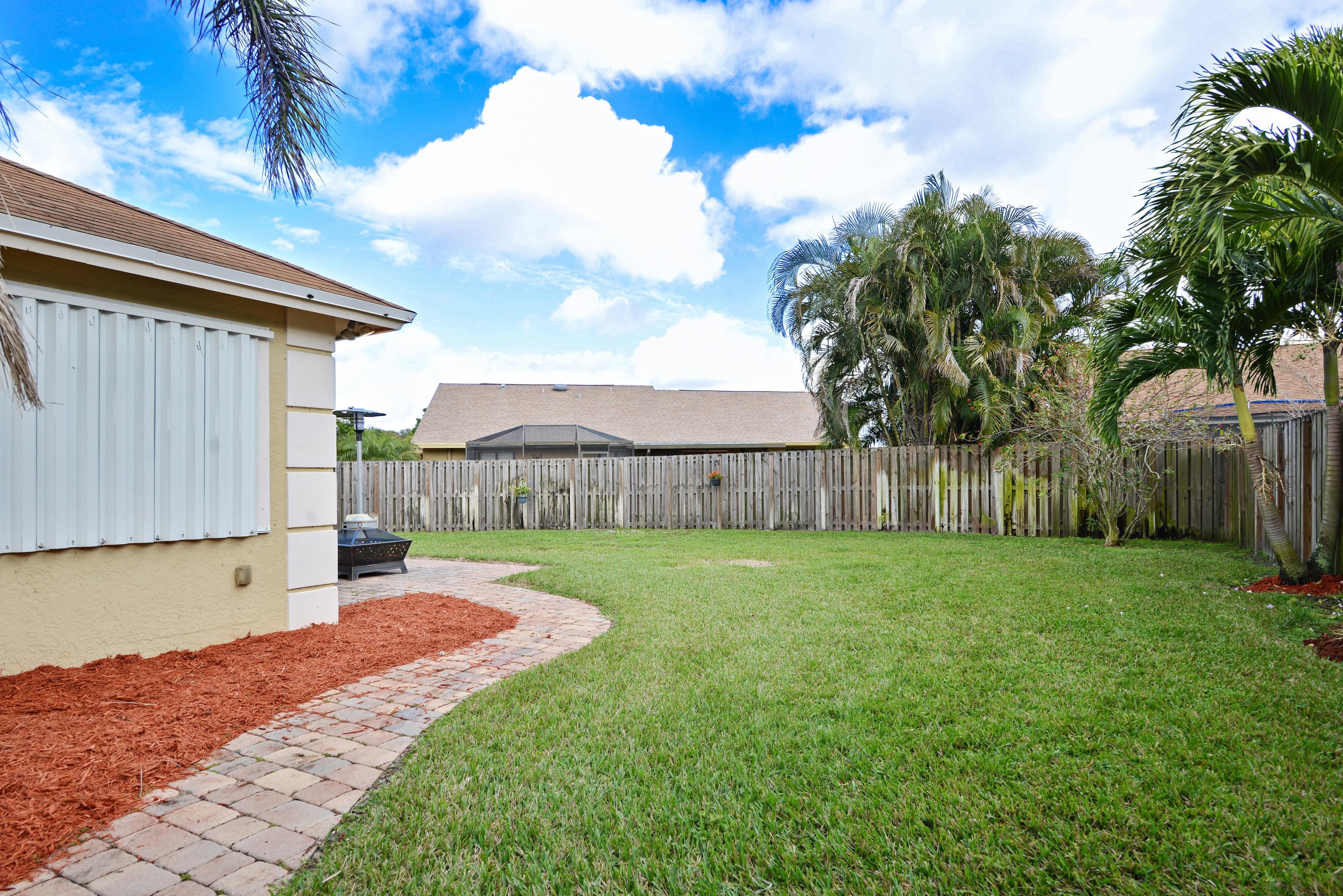 130 Raintree Trail Jupiter, FL 33458 - Photo 15 of 15 Backyard