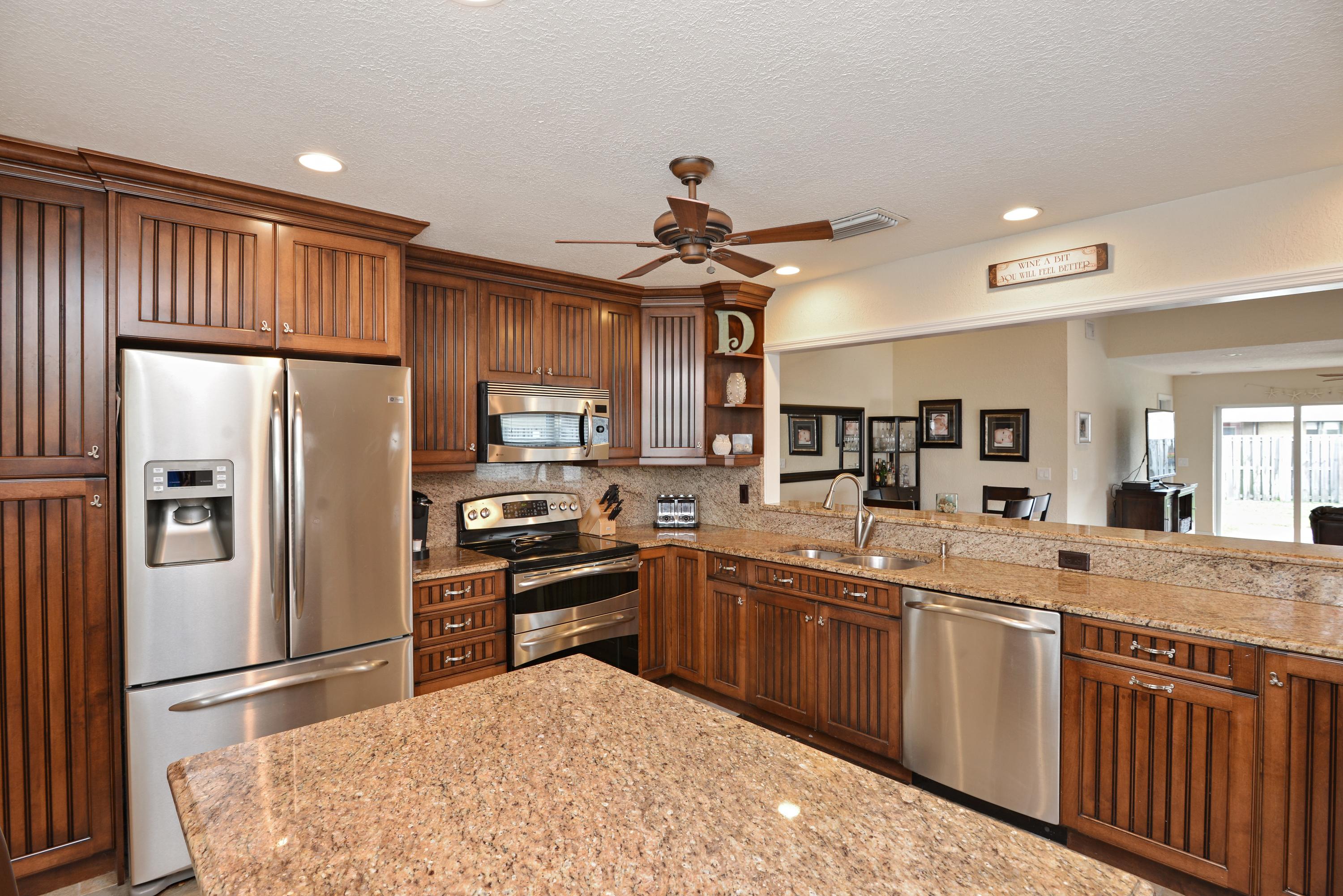 130 Raintree Trail Jupiter, FL 33458 - Photo 3 of 15 Kitchen
