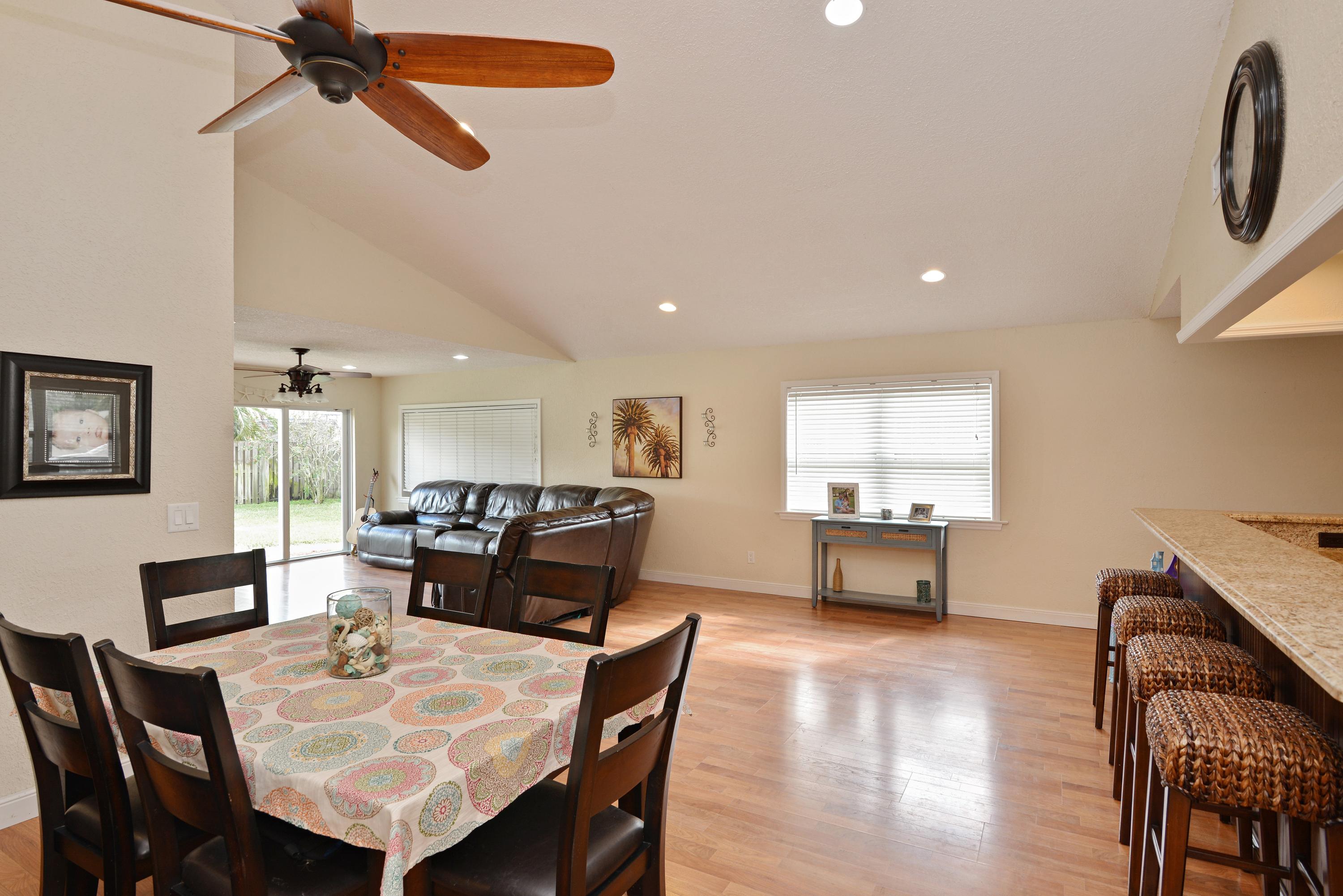 130 Raintree Trail Jupiter, FL 33458 - Photo 4 of 15 Dining Room and Breakfast Bar
