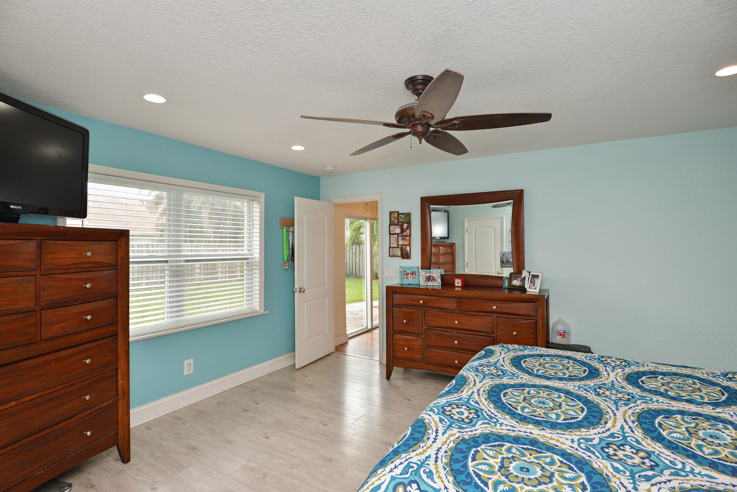 130 Raintree Trail Jupiter, FL 33458 - Photo 8 of 15 09_130RaintreeTrail_178_MasterBedroom_Hi