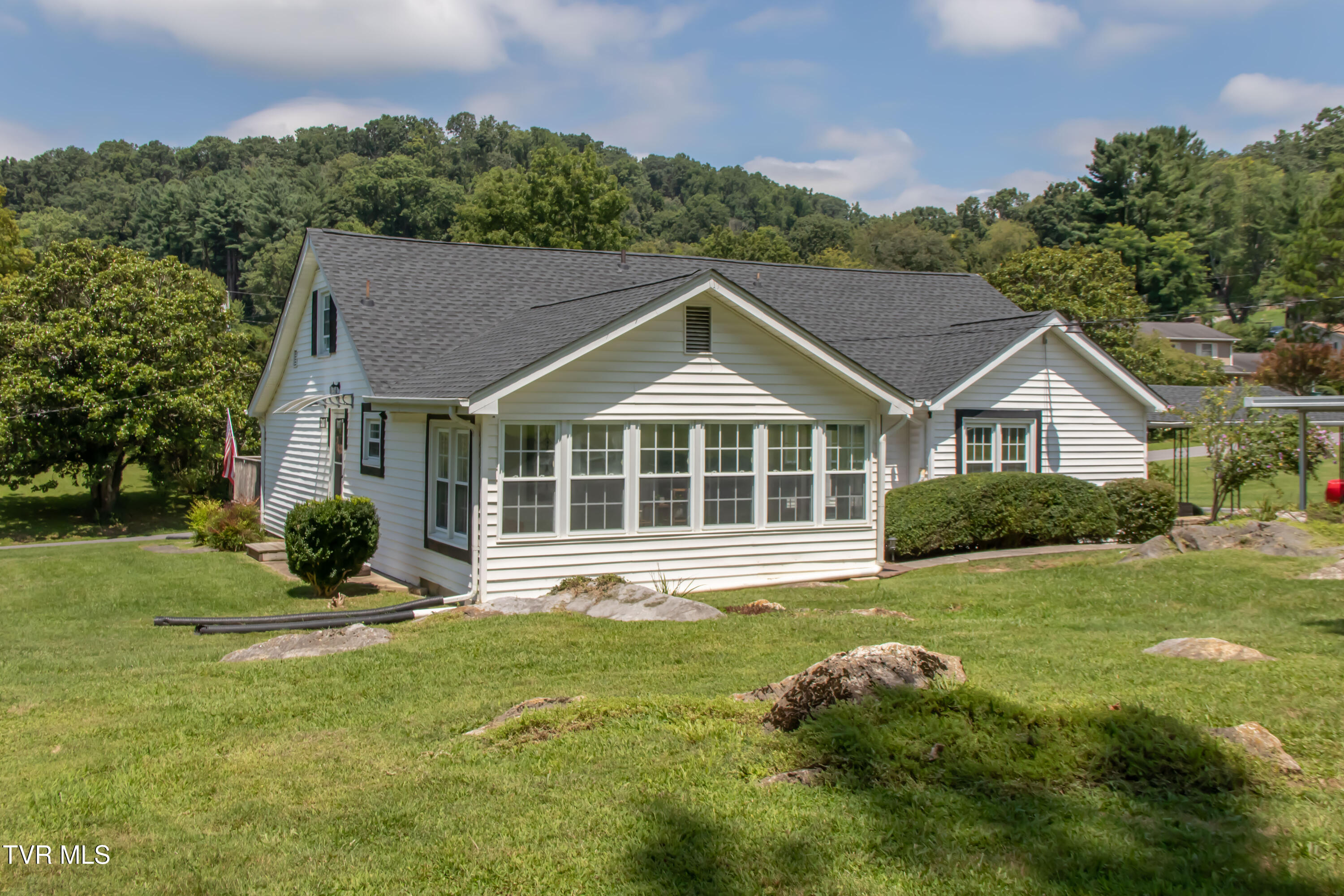1605 Overhill Road Bristol, VA 24201 - Photo 54 of 66 Overhill-20