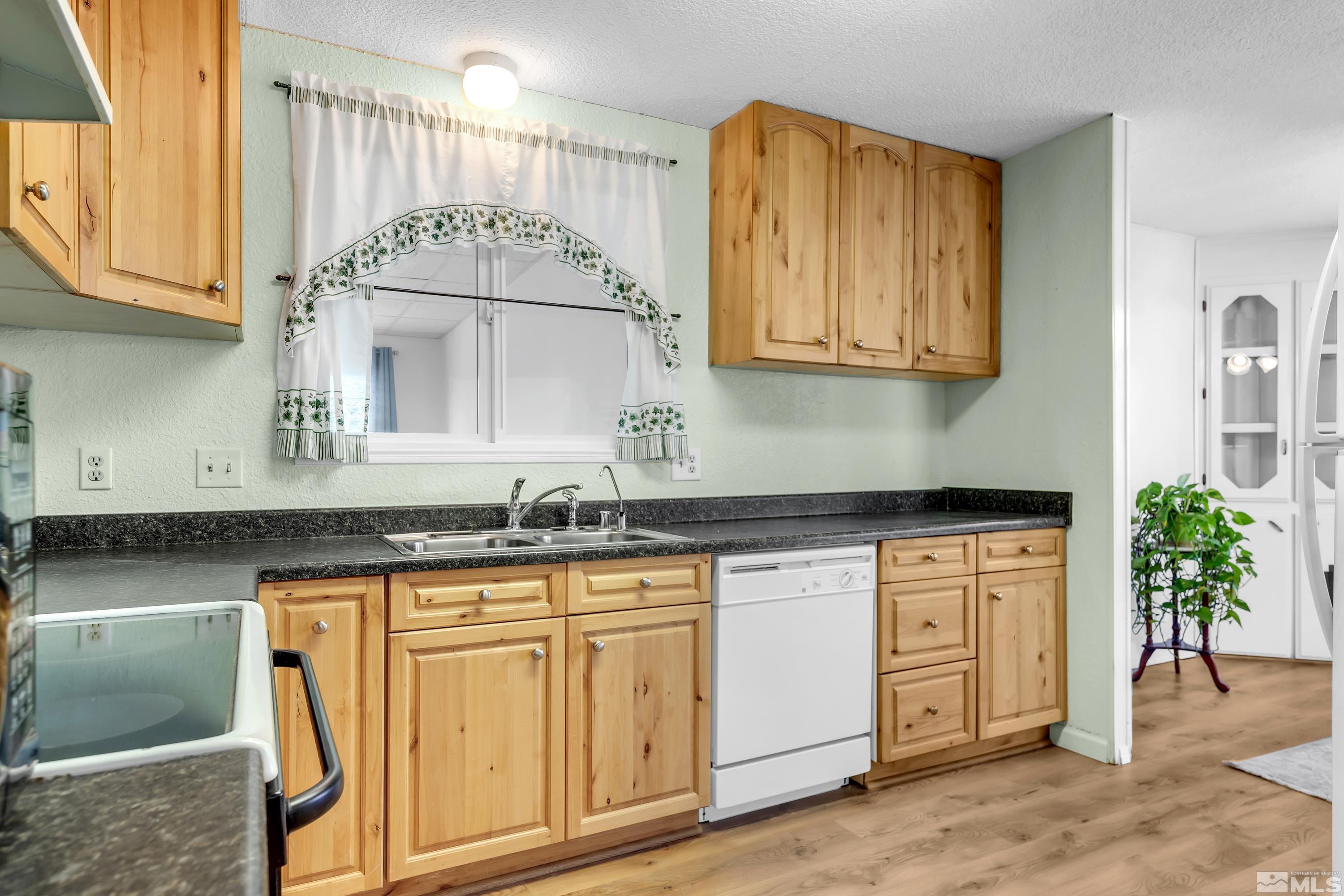 24 Sierra View Road Reno, NV 89508 - Photo 8 of 17 Photo 8