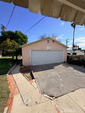 $1,199,000 | 718 East Walnut Avenue, Burbank, CA 91501