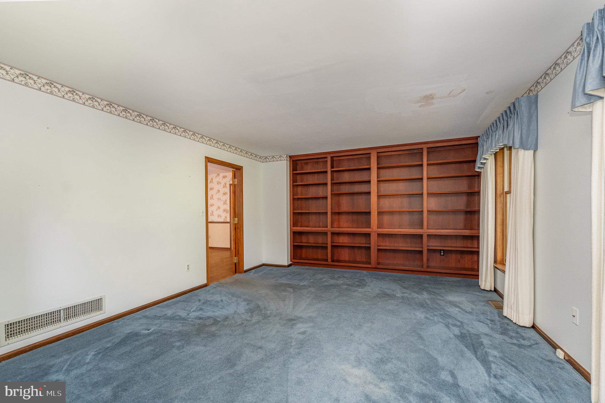 25 Chain Saw Road Dillsburg, PA 17019 - Photo 24 of 47 Living Room