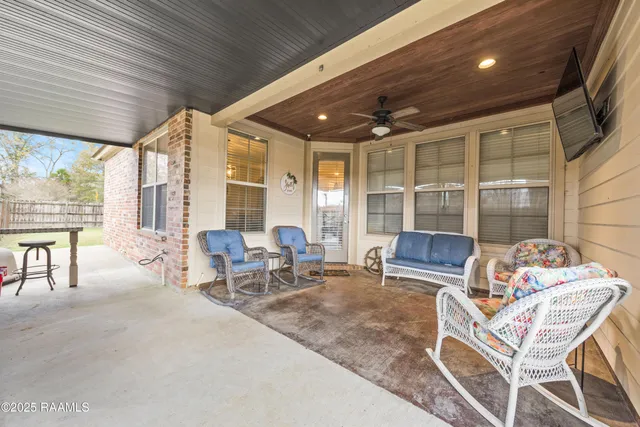 $324,900 | 100 Pontchartrain Drive, Carencro, LA 70520