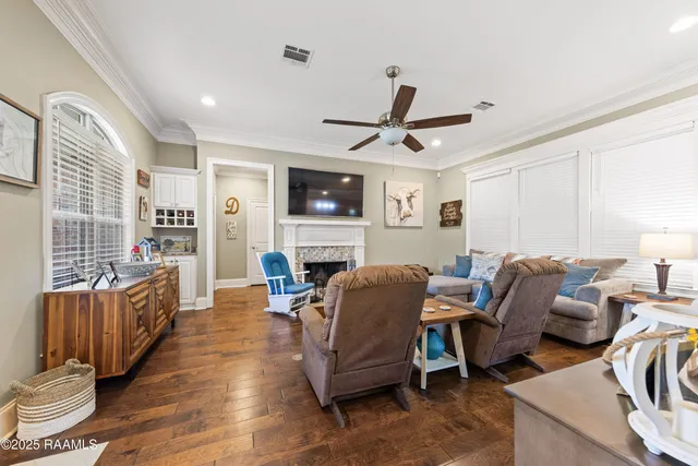 $324,900 | 100 Pontchartrain Drive, Carencro, LA 70520