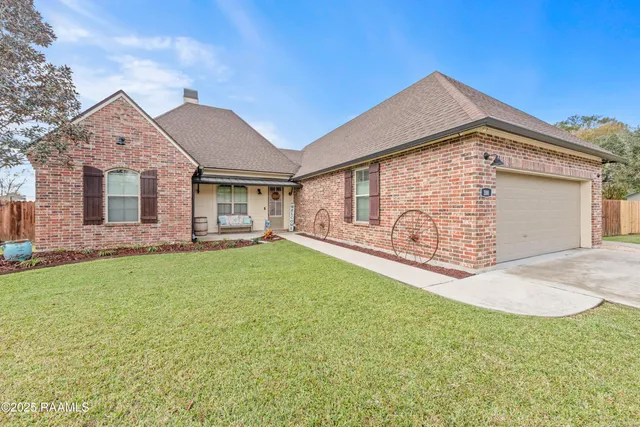 $324,900 | 100 Pontchartrain Drive, Carencro, LA 70520
