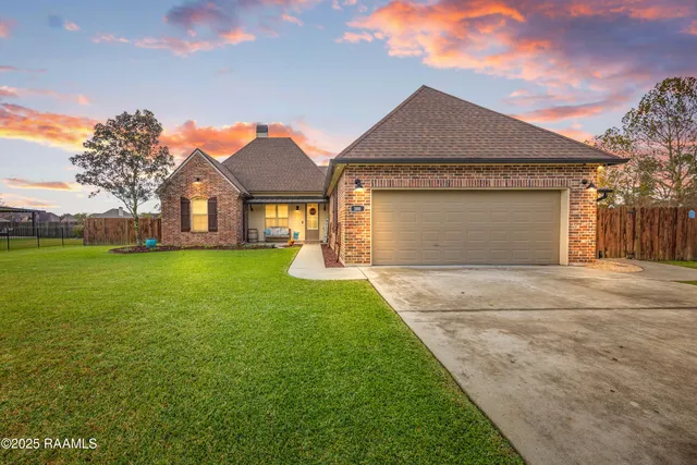 $324,900 | 100 Pontchartrain Drive, Carencro, LA 70520