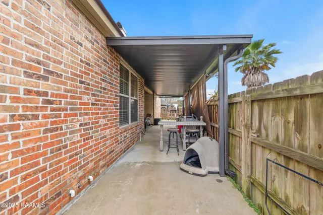 $324,900 | 100 Pontchartrain Drive, Carencro, LA 70520