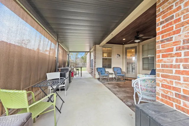 $324,900 | 100 Pontchartrain Drive, Carencro, LA 70520