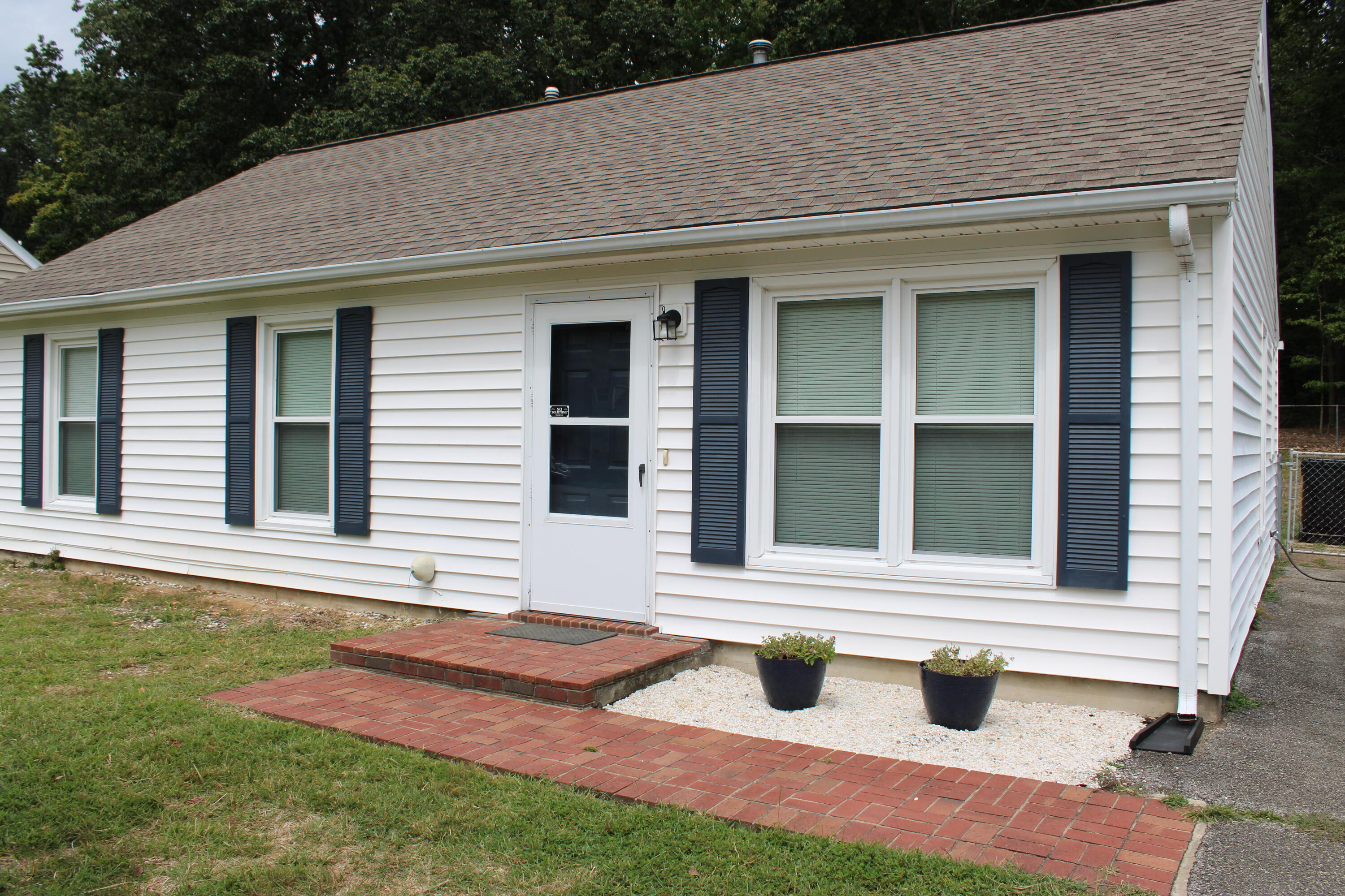 2917 Elderwood Road Salem, VA 24153 - Photo 2 of 24 a front view of a house with yard