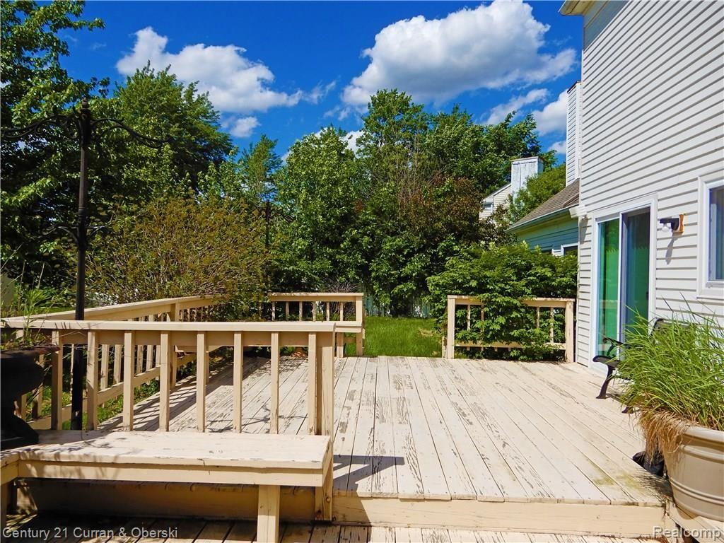 1551 Knightsbridge Road Canton, MI 48187 - Photo 18 of 26 LARGE BACK DECK