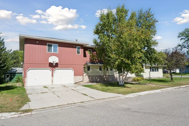 $275,000 | 612 South 11th Street, Olivia, MN 56277