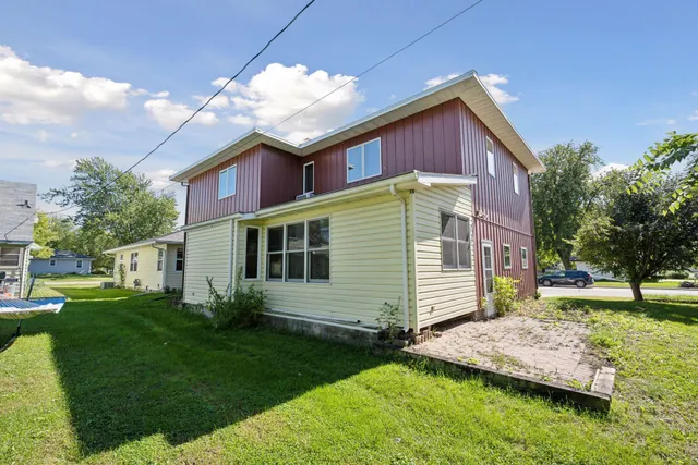 $275,000 | 612 South 11th Street, Olivia, MN 56277